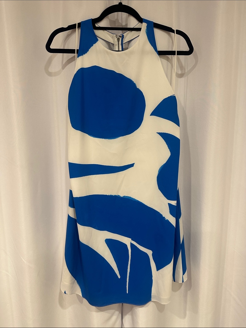 Alice + Olivia White and Blue Backless Shift Dress
